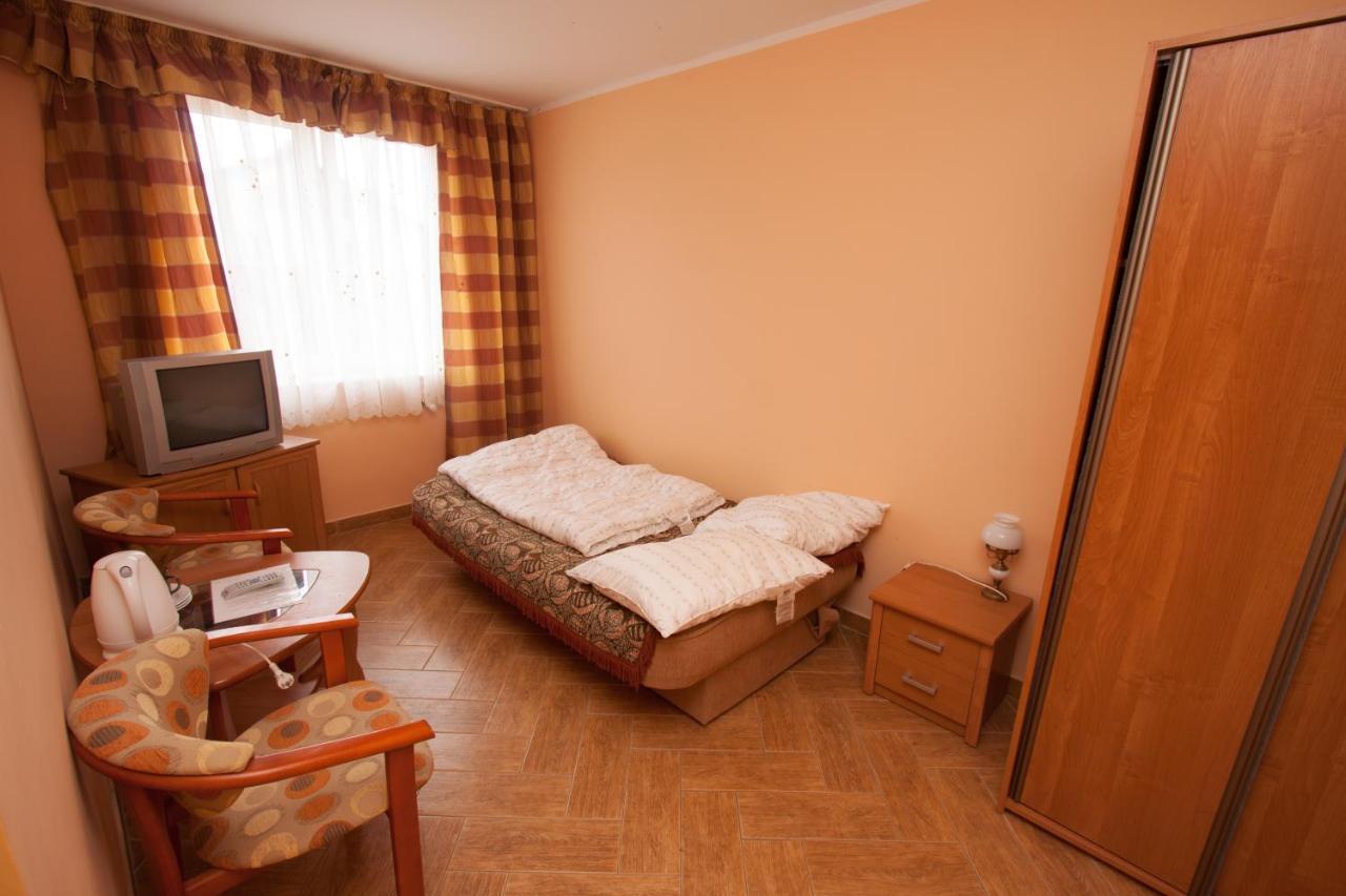Dom Wczasowy Alka Dziwnów Exterior foto